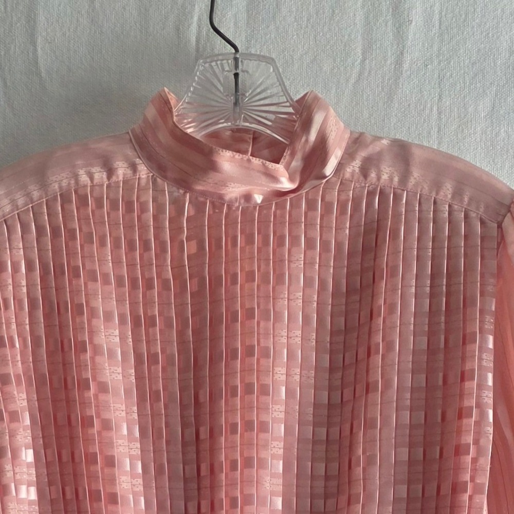 Vintage Petite Illustrations Peach Pink Shiny Satin Blouse 8P Pleats Fitted - Picture 6 of 11